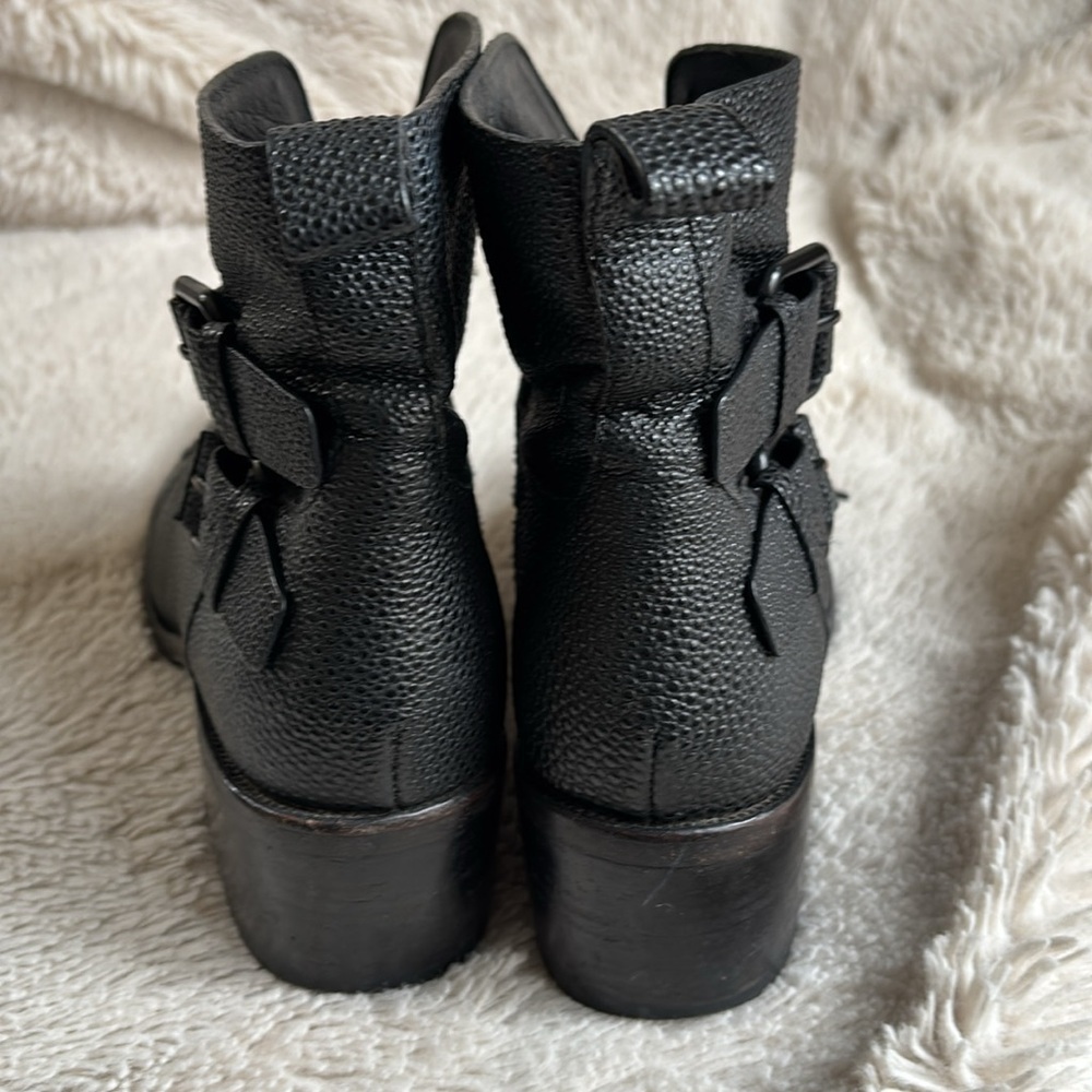 Alexander wang black leather Erin ankle boot
EU Size 38 / US size 8 - Picture 3 of 10